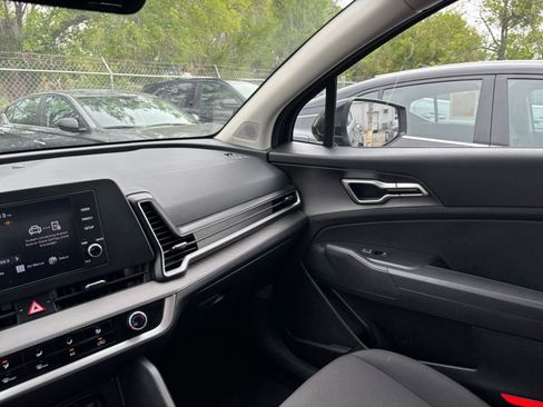 Used 2025 Kia Sportage LX FWD image 34
