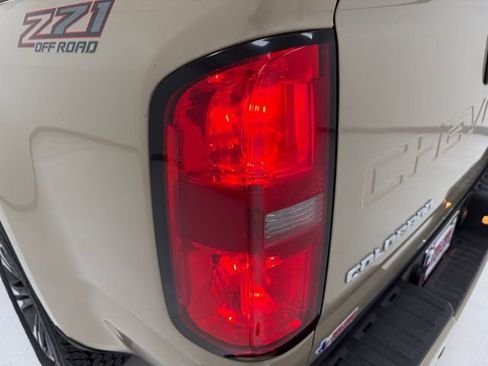 Used 2022 Chevrolet Colorado Z71 AWD/4WD image 36