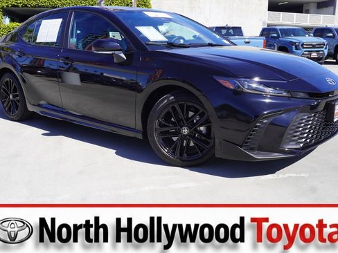 Certified 2025 Toyota Camry SE image 1