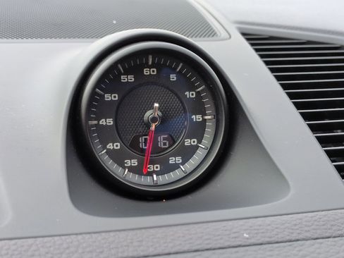 Certified 2022 Porsche Cayenne Platinum Edition w/ Premium Package image 29