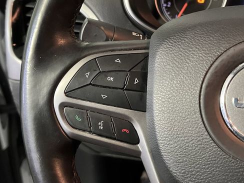 Used 2019 Jeep Cherokee Limited image 19