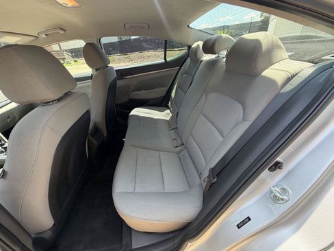 Used 2018 Hyundai Elantra SEL FWD image 15