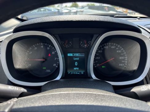 Used 2017 Chevrolet Equinox LT w/ Convenience Package FWD image 11