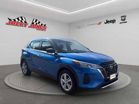 Used 2023 Nissan Kicks S FWD image 12
