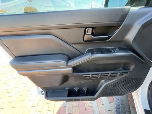 Used 2025 Toyota Tacoma SR5 w/ SR5 Upgrade Package AWD/4WD image 10