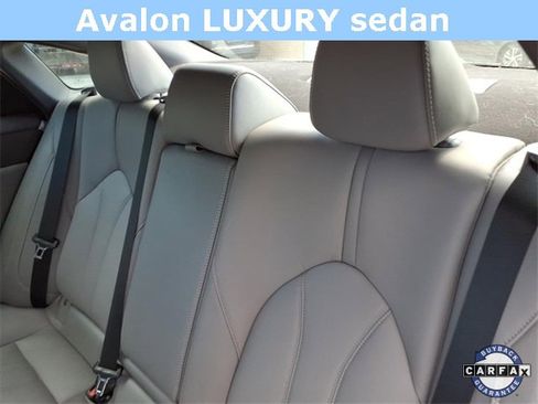 Used 2019 Toyota Avalon XLE image 18
