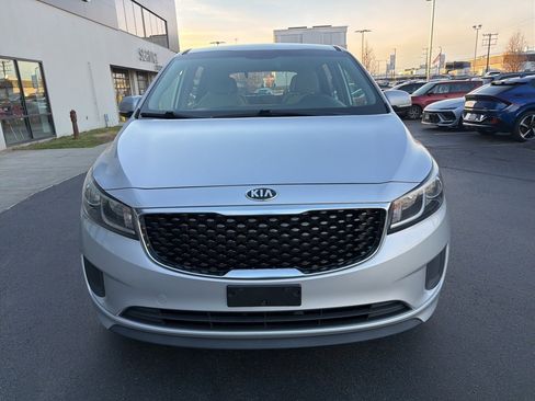 Certified 2018 Kia Sedona L image 3