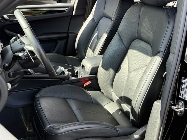 Used 2026 Porsche Macan AWD/4WD image 23
