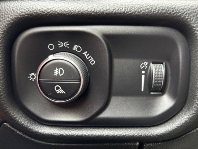 Used 2022 RAM 1500 Rebel AWD/4WD image 18