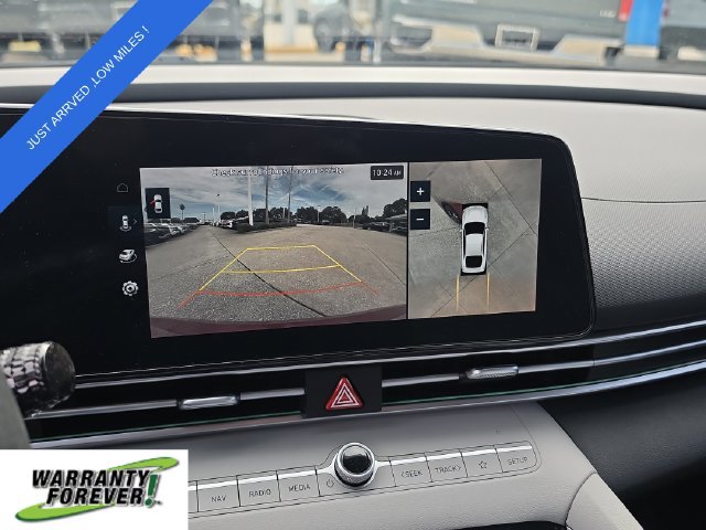 Used 2024 Hyundai Elantra Limited FWD image 25