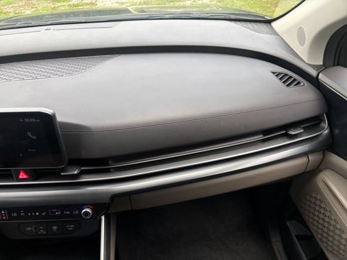 Used 2026 Kia Carnival FWD image 38