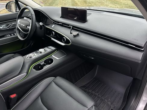 Used 2022 Genesis GV70 2.5T w/ Advanced Package image 22