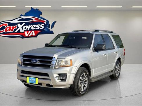 Used 2017 Ford Expedition XLT image 2