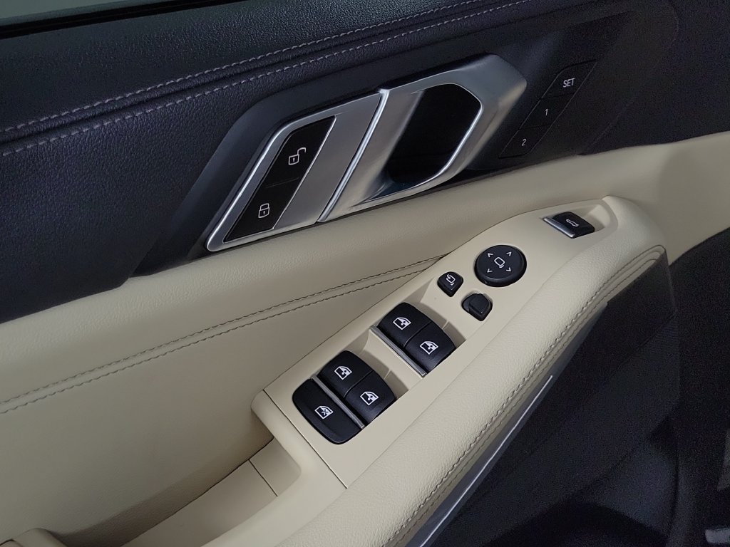 Used 2022 BMW X5 sDrive40i w/ M Sport Package RWD image 24