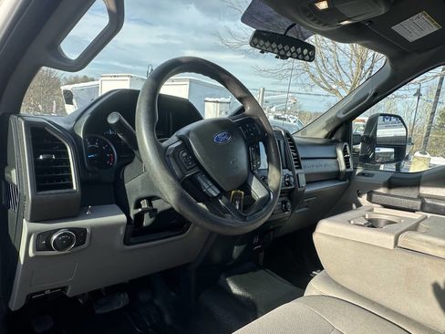 Used 2018 Ford F250 XL w/ Power Equipment Group image 10
