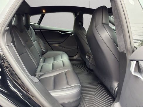 Used 2019 Tesla Model S Standard Range image 12