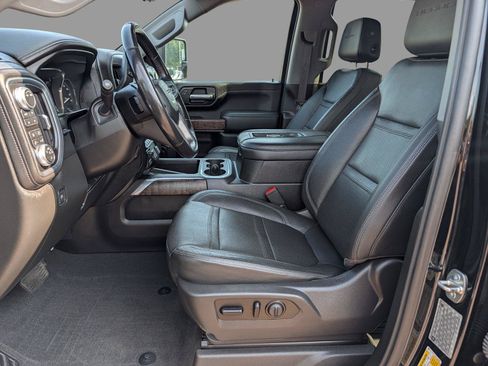 Used 2025 Chevrolet Silverado 1500 High Country AWD/4WD image 11