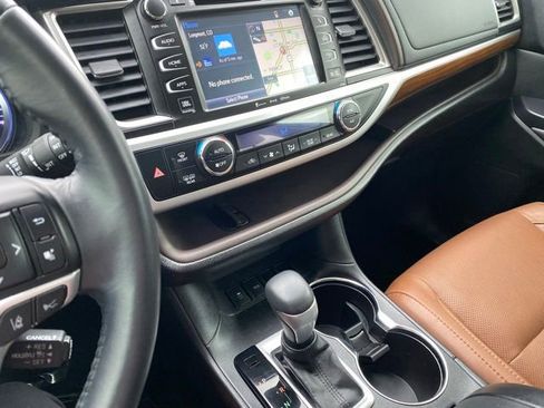 Used 2017 Toyota Highlander Limited w/ Carpet Mat Package FWD image 18
