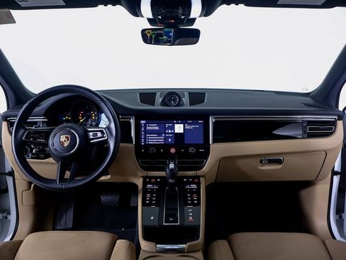 Used 2025 Porsche Macan image 11