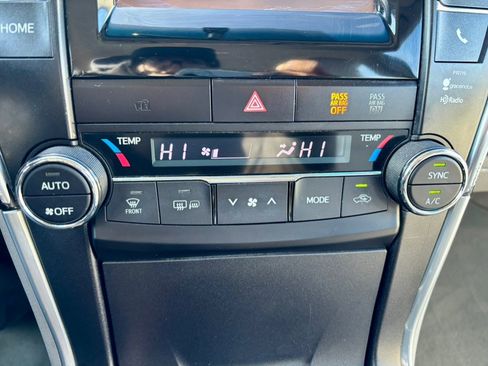 Used 2015 Toyota Camry XLE image 21