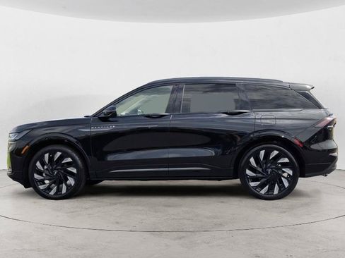 Used 2025 Lincoln Nautilus Reserve AWD/4WD image 6