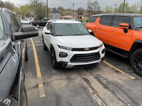 Used 2023 Chevrolet TrailBlazer LT image 1
