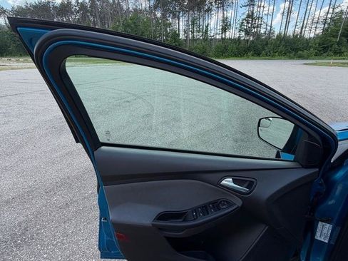 Used 2013 Ford Focus SE w/ SE Winter Pkg FWD image 12