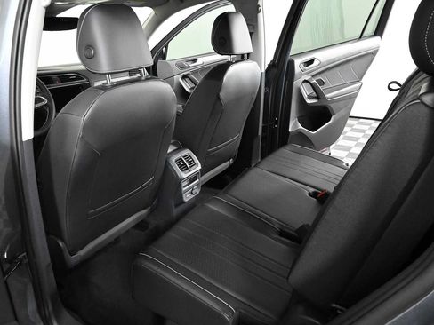 Certified 2022 Volkswagen Tiguan SE w/ Panoramic Sunroof Package FWD image 15
