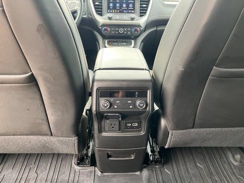 Used 2023 GMC Acadia SLT w/ Preferred Package FWD image 26