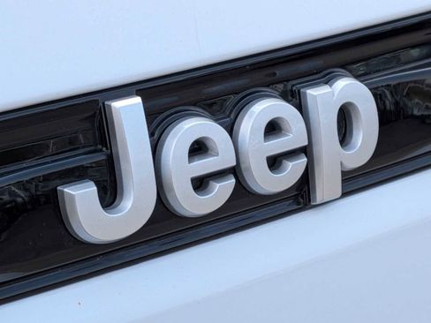 Used 2025 Jeep Grand Cherokee Summit image 12