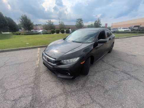 Used 2018 Honda Civic Sport image 11