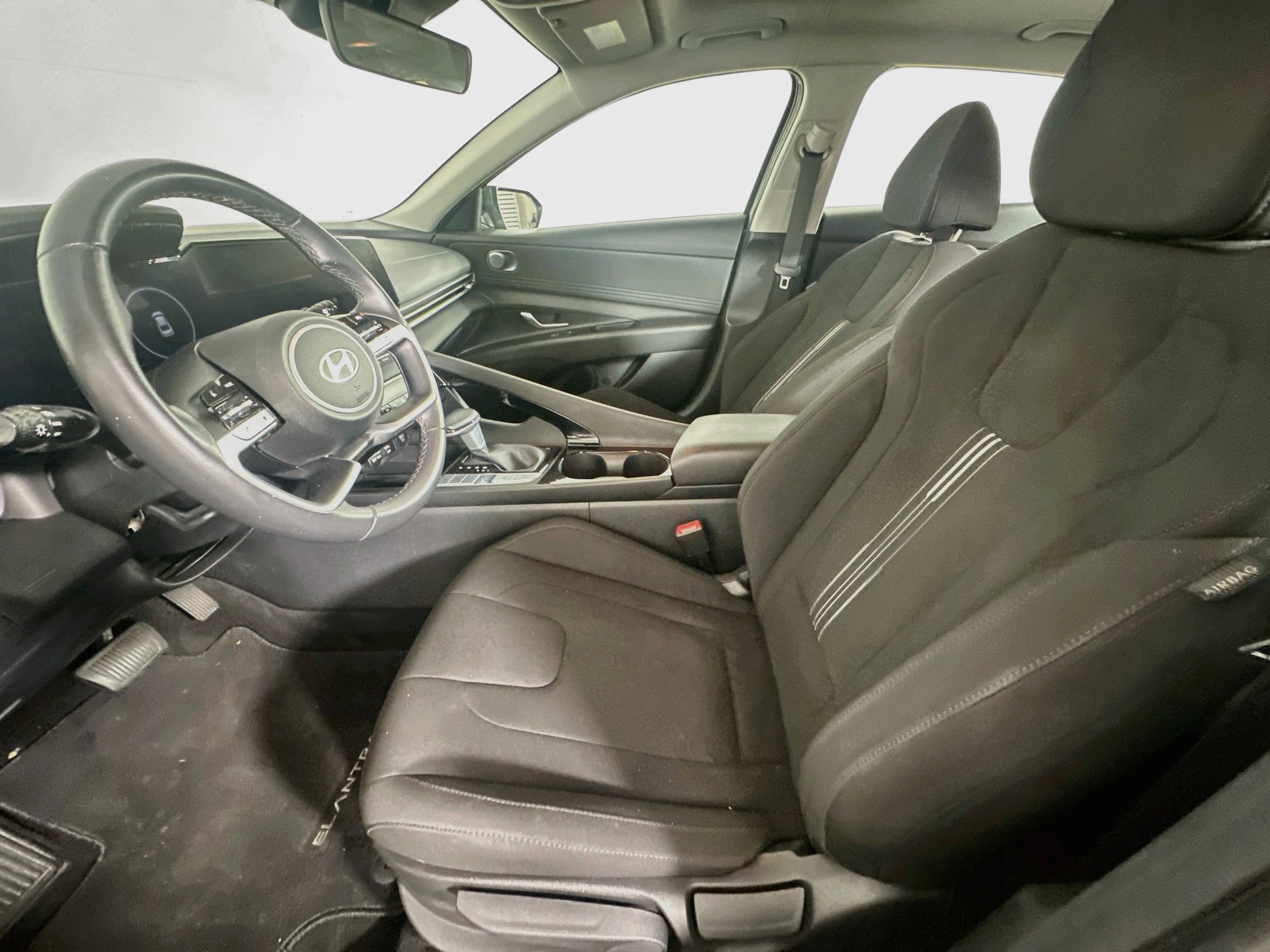 Used 2024 Hyundai Elantra SEL w/ Convenience Package FWD image 13