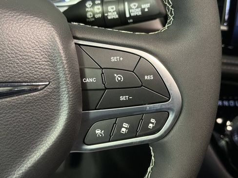 New 2026 Chrysler Pacifica Select FWD image 14