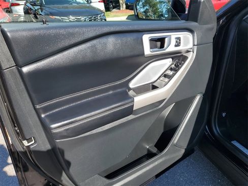 Used 2022 Ford Explorer Limited w/ Limited Technology Package image 23