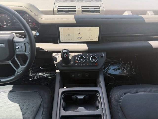 Used 2024 Land Rover Defender 110 X-Dynamic SE AWD/4WD image 15