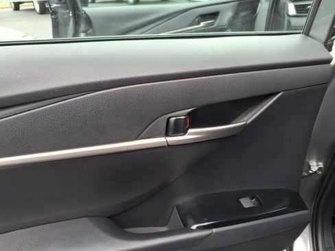 Used 2025 Toyota Camry SE FWD image 6