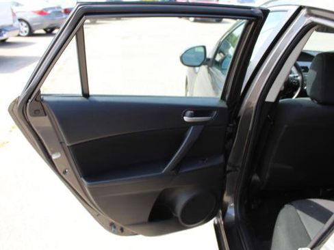Used 2013 MAZDA MAZDA3 i Touring FWD image 13