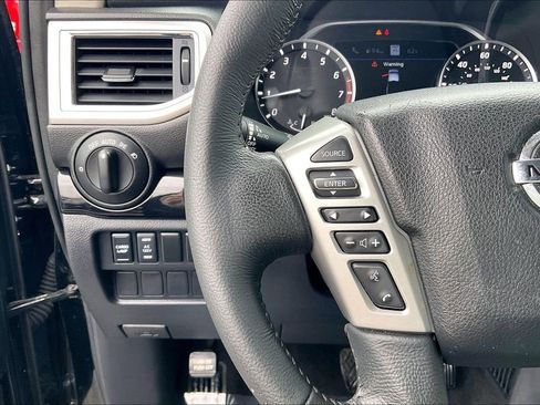 Used 2020 Nissan Titan SV w/ SV Convenience Package image 14
