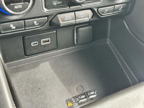 Used 2023 Chevrolet Tahoe Z71 w/ Luxury Package image 20