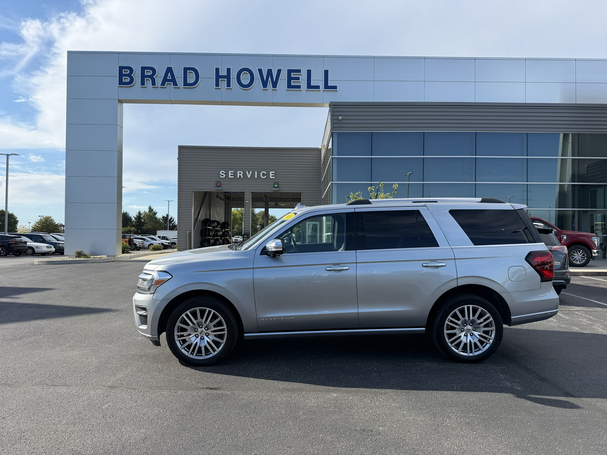 Used 2024 Ford Expedition Platinum AWD/4WD image 1