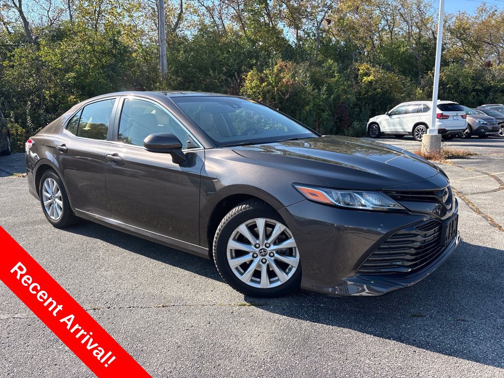 Used 2018 Toyota Camry LE FWD image 1