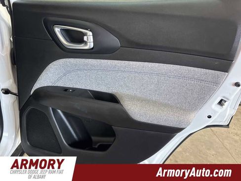 Used 2023 Jeep Compass Latitude image 29