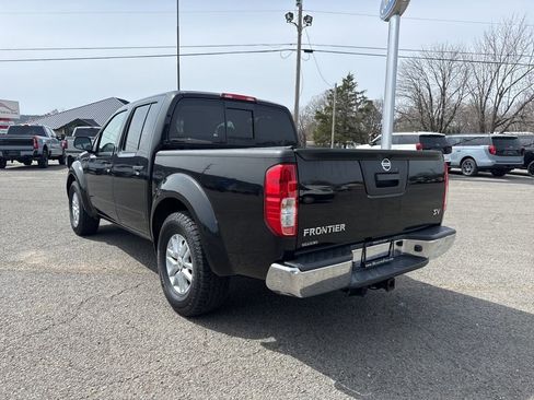 Used 2017 Nissan Frontier SV image 3