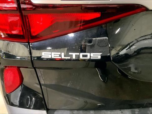 Used 2023 Kia Seltos LX image 10