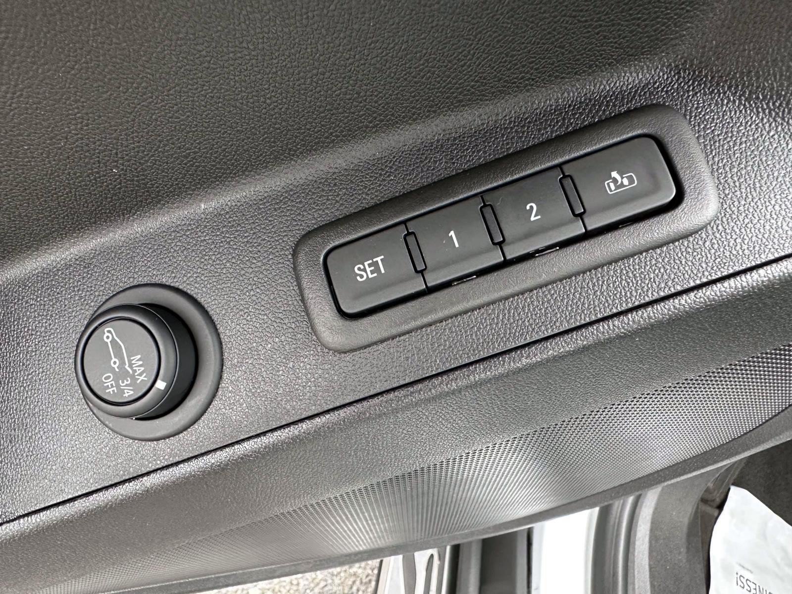 Used 2023 Chevrolet Equinox Premier AWD/4WD image 9