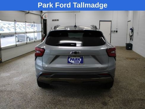 Used 2025 Chevrolet Trax ACTIV w/ Sunroof Package image 4