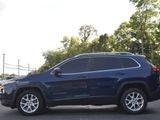 Used 2018 Jeep Cherokee Latitude w/ Cold Weather Group image 2
