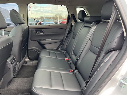 Used 2023 Nissan Rogue SL w/ SL Premium Package image 16