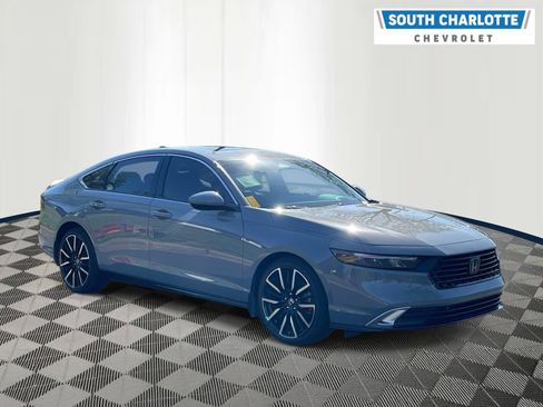 Used 2023 Honda Accord Touring image 3