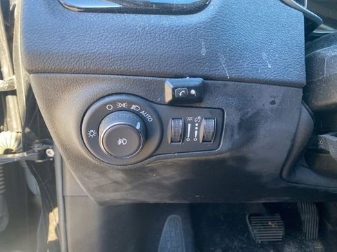 Used 2019 Jeep Compass Altitude image 23